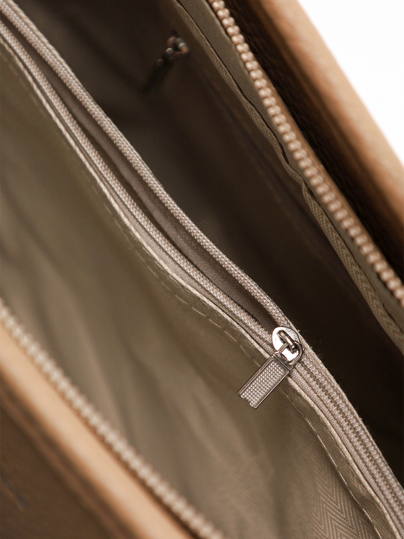 Сумка-тоут  с регулируемыми ручками и тиснением в ассортименте